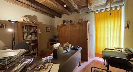 Authentique maison en pierre avec dépendances et piscine, au cœur du Périgord Noir.