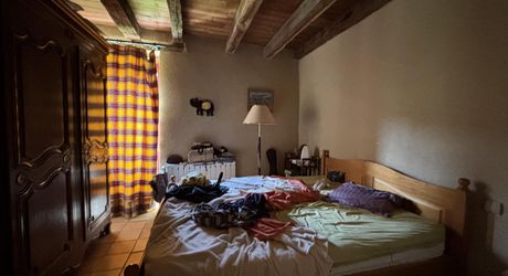 Authentique maison en pierre avec dépendances et piscine, au cœur du Périgord Noir.