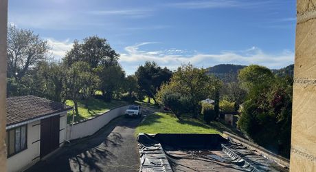 En Périgord Noir, à quelques minutes du village de SAINT-JULIEN-DE-LAMPON, maison traditionnelle d'environ 130 m² habitables avec piscine et vue.