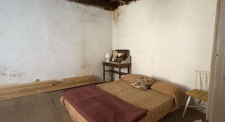 Centre-ville de MONTIGNAC-LASCAUX, petite maison de bourg à rénover.