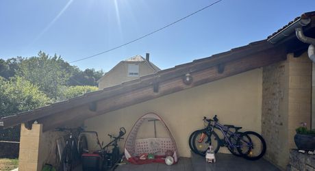 En Périgord Noir, immeuble de rapport à Montignac composé de trois logements actuellement loués.