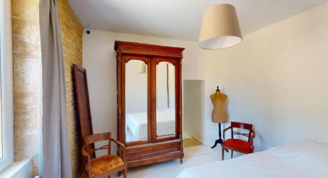 In the heart of the Périgord Noir, charming renovated stone house with swimming pool.