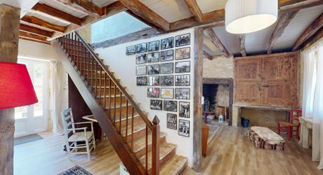 In the heart of the Périgord Noir, charming renovated stone house with swimming pool.