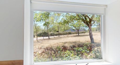 In the heart of the Périgord Noir, charming renovated stone house with swimming pool.