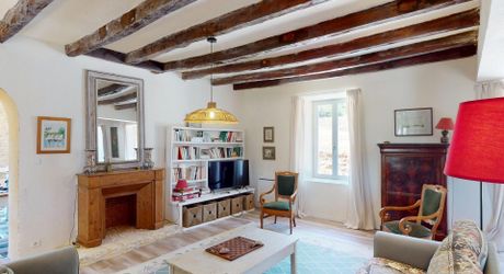 In the heart of the Périgord Noir, charming renovated stone house with swimming pool.