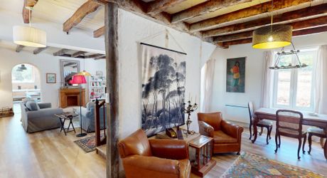 In the heart of the Périgord Noir, charming renovated stone house with swimming pool.
