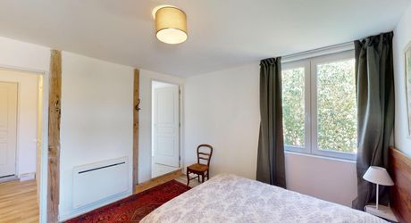 In the heart of the Périgord Noir, charming renovated stone house with swimming pool.