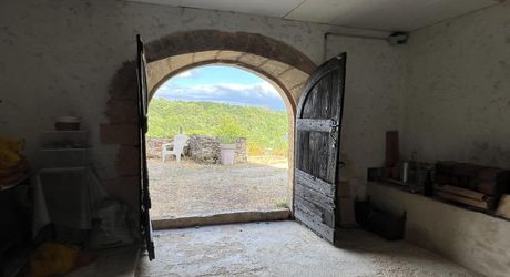 In the heart of the Périgord Noir, an authentic Périgord stone house with a barn in a small hamlet 15 minutes from Montignac-Lascaux.