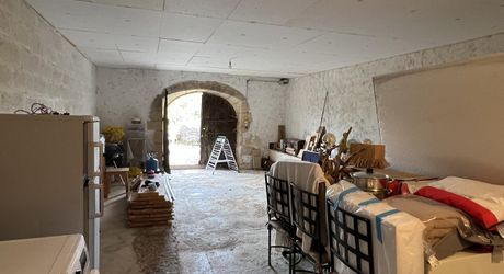 In the heart of the Périgord Noir, an authentic Périgord stone house with a barn in a small hamlet 15 minutes from Montignac-Lascaux.