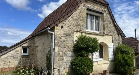 In the heart of the Périgord Noir, an authentic Périgord stone house with a barn in a small hamlet 15 minutes from Montignac-Lascaux.