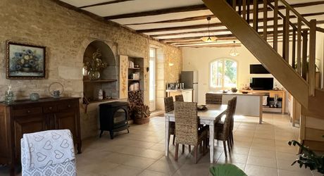 In the heart of the Périgord Noir, an authentic Périgord stone house with a barn in a small hamlet 15 minutes from Montignac-Lascaux.