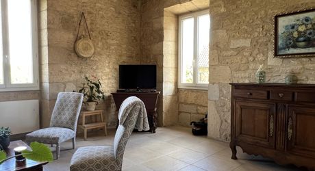 In the heart of the Périgord Noir, an authentic Périgord stone house with a barn in a small hamlet 15 minutes from Montignac-Lascaux.