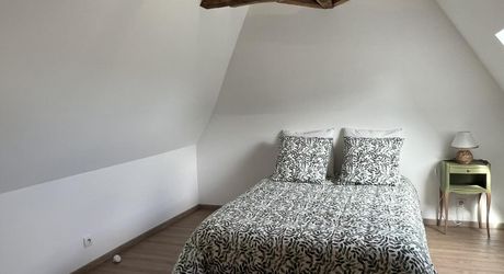In the heart of the Périgord Noir, an authentic Périgord stone house with a barn in a small hamlet 15 minutes from Montignac-Lascaux.