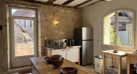 In the heart of the Périgord Noir, an authentic Périgord stone house with a barn in a small hamlet 15 minutes from Montignac-Lascaux.