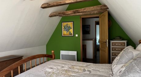 In the heart of the Périgord Noir, an authentic Périgord stone house with a barn in a small hamlet 15 minutes from Montignac-Lascaux.