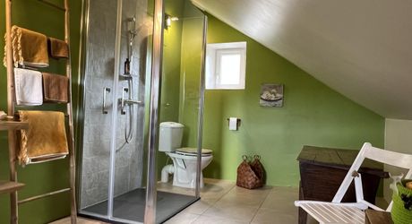 In the heart of the Périgord Noir, an authentic Périgord stone house with a barn in a small hamlet 15 minutes from Montignac-Lascaux.