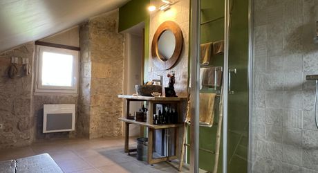 In the heart of the Périgord Noir, an authentic Périgord stone house with a barn in a small hamlet 15 minutes from Montignac-Lascaux.
