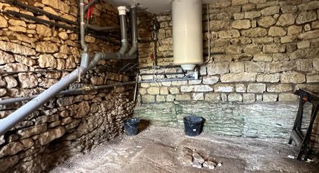 In the heart of the Périgord Noir, an authentic Périgord stone house with a barn in a small hamlet 15 minutes from Montignac-Lascaux.