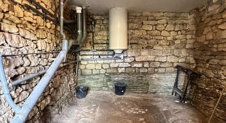 In the heart of the Périgord Noir, an authentic Périgord stone house with a barn in a small hamlet 15 minutes from Montignac-Lascaux.