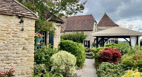 In Périgord Noir, in a pretty little village, a charming character house with a courtyard.