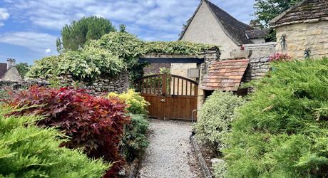 In Périgord Noir, in a pretty little village, a charming character house with a courtyard.