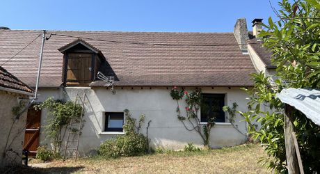 A 5 minutes de toutes les commodités et commerces, à 15 minutes de Montignac, entre Périgueux et Brive, maison entièrement rénovée avec une vue dégagée.