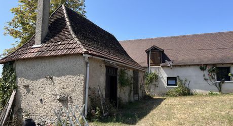 A 5 minutes de toutes les commodités et commerces, à 15 minutes de Montignac, entre Périgueux et Brive, maison entièrement rénovée avec une vue dégagée.