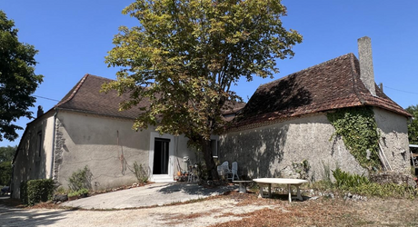 A 5 minutes de toutes les commodités et commerces, à 15 minutes de Montignac, entre Périgueux et Brive, maison entièrement rénovée avec une vue dégagée.