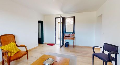 A 5 minutes de toutes les commodités et commerces, à 15 minutes de Montignac, entre Périgueux et Brive, maison entièrement rénovée avec une vue dégagée.