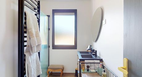A 5 minutes de toutes les commodités et commerces, à 15 minutes de Montignac, entre Périgueux et Brive, maison entièrement rénovée avec une vue dégagée.