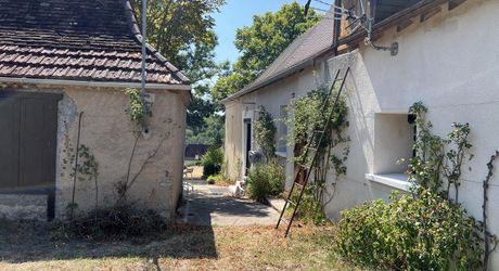 A 5 minutes de toutes les commodités et commerces, à 15 minutes de Montignac, entre Périgueux et Brive, maison entièrement rénovée avec une vue dégagée.