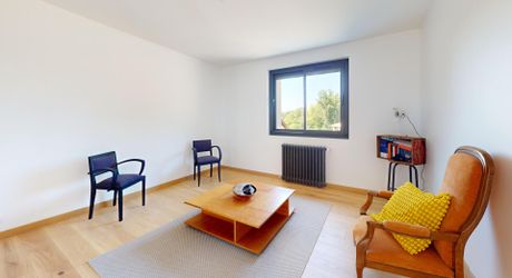 A 5 minutes de toutes les commodités et commerces, à 15 minutes de Montignac, entre Périgueux et Brive, maison entièrement rénovée avec une vue dégagée.