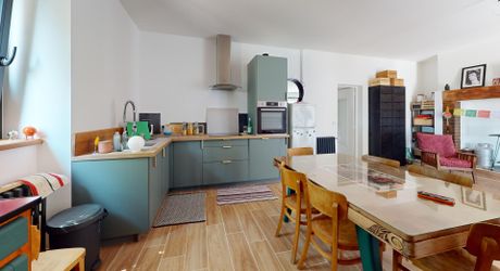 A 5 minutes de toutes les commodités et commerces, à 15 minutes de Montignac, entre Périgueux et Brive, maison entièrement rénovée avec une vue dégagée.