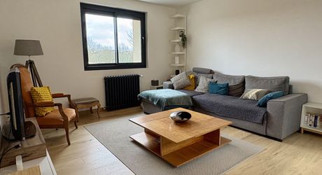 5 minutes from all amenities and shops, 15 minutes from Montignac, between Périgueux and Brive, fully renovated house with unobstructed views.