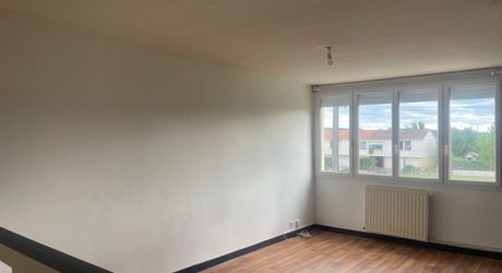 A Montignac-Lascaux, à proximité des commerces et supermarchés, maison sur sous-sol d'environ 70 m² habitables sur un terrain de plus de 500 m².