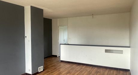A Montignac-Lascaux, à proximité des commerces et supermarchés, maison sur sous-sol d'environ 70 m² habitables sur un terrain de plus de 500 m².