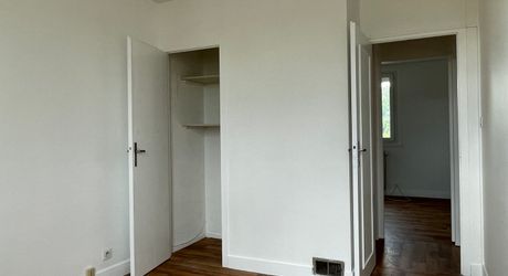 A Montignac-Lascaux, à proximité des commerces et supermarchés, maison sur sous-sol d'environ 70 m² habitables sur un terrain de plus de 500 m².