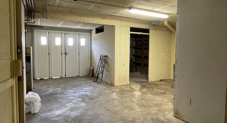 A Montignac-Lascaux, à proximité des commerces et supermarchés, maison sur sous-sol d'environ 70 m² habitables sur un terrain de plus de 500 m².