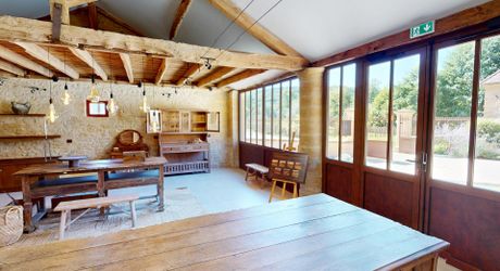 En Périgord Noir, sur 7 ha, domaine composé d'un ancien moulin ayant fait l'objet d'une rénovation exceptionnelle. Ensemble actuellement à usage d'huilerie-boutique-musée.