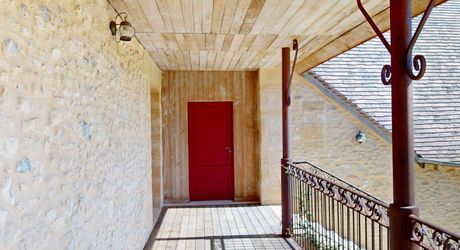 En Périgord Noir, sur 7 ha, domaine composé d'un ancien moulin ayant fait l'objet d'une rénovation exceptionnelle. Ensemble actuellement à usage d'huilerie-boutique-musée.
