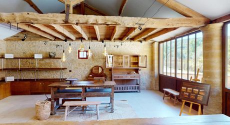 En Périgord Noir, sur 7 ha, domaine composé d'un ancien moulin ayant fait l'objet d'une rénovation exceptionnelle. Ensemble actuellement à usage d'huilerie-boutique-musée.