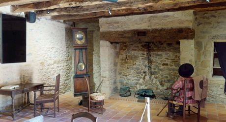 En Périgord Noir, sur 7 ha, domaine composé d'un ancien moulin ayant fait l'objet d'une rénovation exceptionnelle. Ensemble actuellement à usage d'huilerie-boutique-musée.