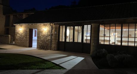 En Périgord Noir, sur 7 ha, domaine composé d'un ancien moulin ayant fait l'objet d'une rénovation exceptionnelle. Ensemble actuellement à usage d'huilerie-boutique-musée.