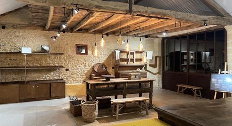 En Périgord Noir, sur 7 ha, domaine composé d'un ancien moulin ayant fait l'objet d'une rénovation exceptionnelle. Ensemble actuellement à usage d'huilerie-boutique-musée.