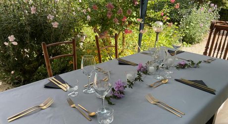 Elégante maison de maître au charme authentique, avec piscine, tranquillité et un vaste jardin, en plein cœur de la ville. 