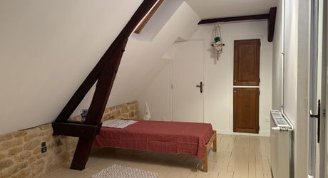 Belle maison lumineuse rénovée en plein coeur de Montignac-Lascaux avec jardin et jolies terrasses.
