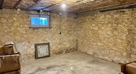 Belle maison lumineuse rénovée en plein coeur de Montignac-Lascaux avec jardin et jolies terrasses.