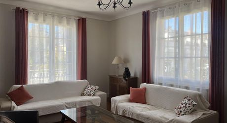 Belle maison lumineuse rénovée en plein coeur de Montignac-Lascaux avec jardin et jolies terrasses.