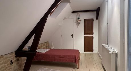 Belle maison lumineuse rénovée en plein coeur de Montignac-Lascaux avec jardin et jolies terrasses.