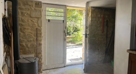 Belle maison lumineuse rénovée en plein coeur de Montignac-Lascaux avec jardin et jolies terrasses.